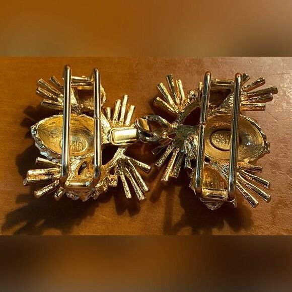 Vintage 1979 Women’s Mimi Di N Belt Buckle Pine Cones Needles Gold Tone 2.5” - Picture 2 of 4